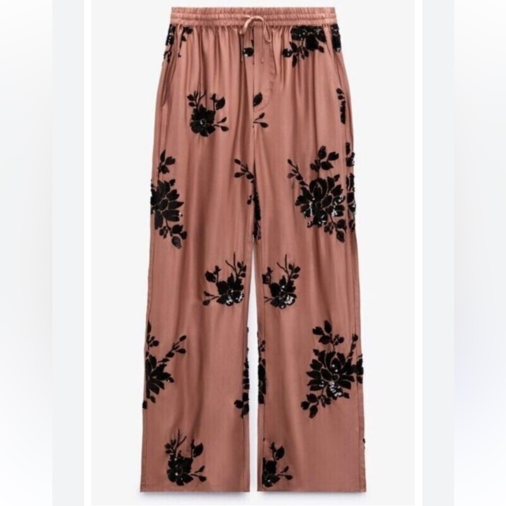 EMBROIDERED PANTS WITH SEQUINS